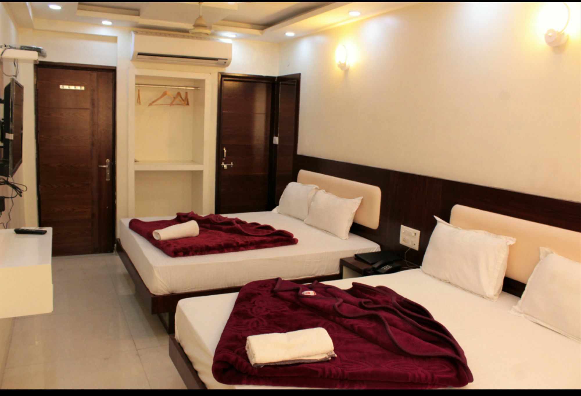 Hotel Le Mem Делі Екстер'єр фото